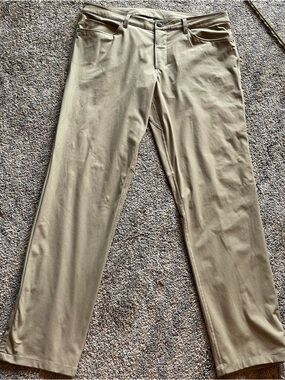 lululemon athletica Men's Khaki Straight-Leg Chinos - Light Tan